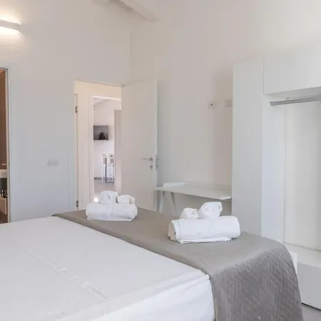 Beautiful Three-room 200 Meters From The Sea Budoni