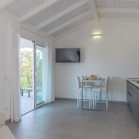 Beautiful Three-room 200 Meters From The Sea Apartamento